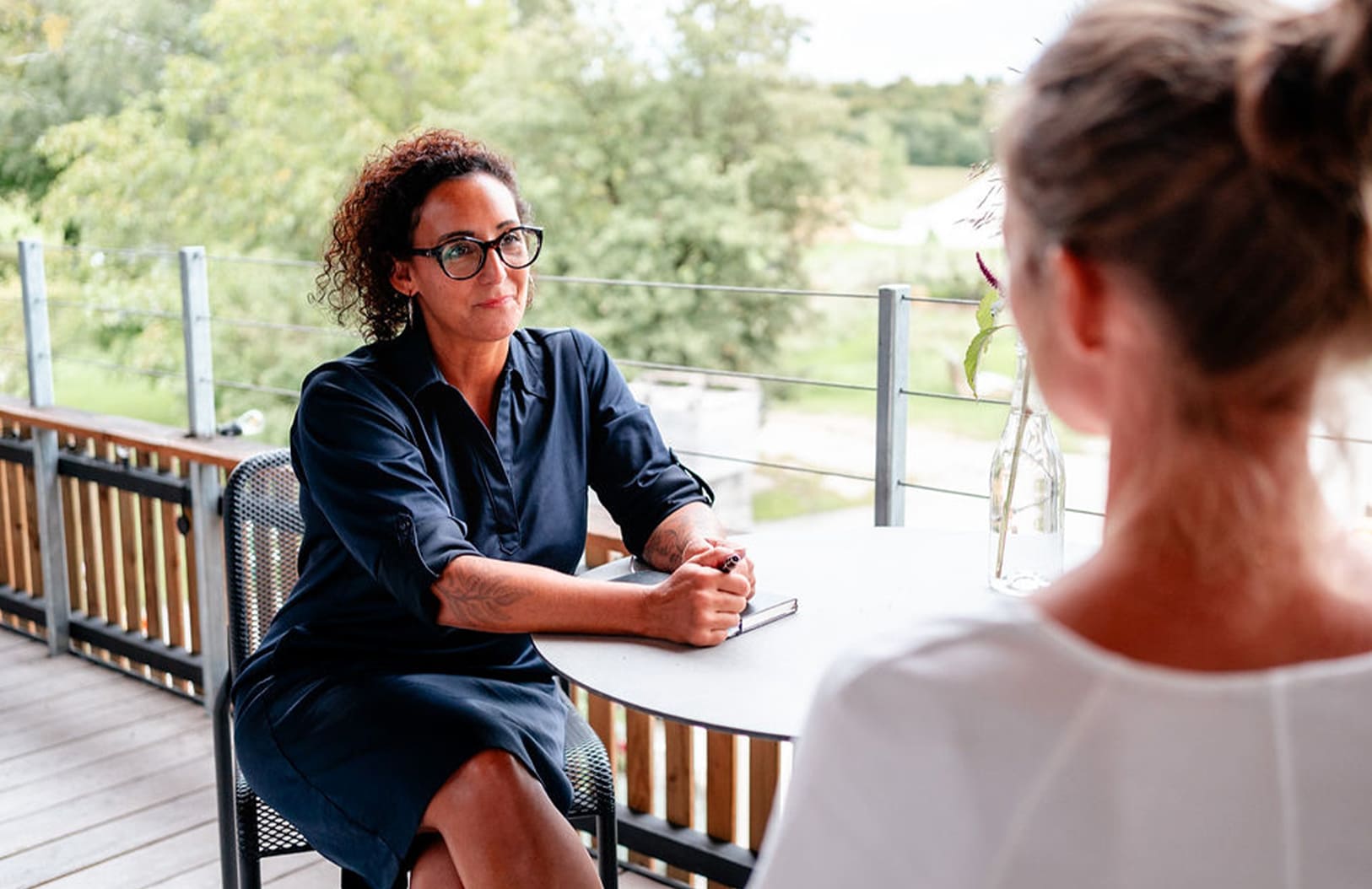 VEYin mindful Hakomi therapy session